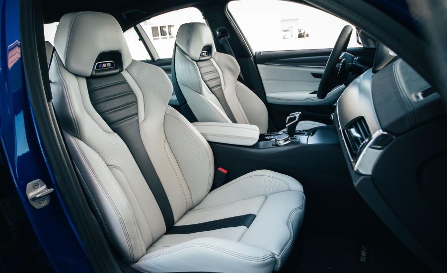 Интерьер BMW M5 Competition (F90) 2018 года  (NA) (фото 9 из 40)